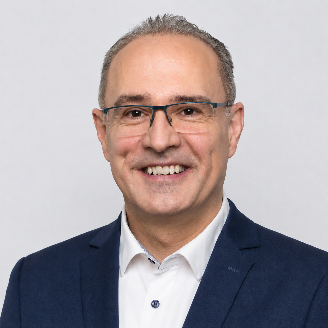 Marcel Raimund Holz, Finanzexperte und Buchautor